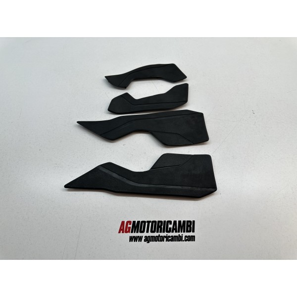 TAPPETTINI PEDANA POGGIA PIEDI YAMAHA N-MAX 125 E5 2021-2024